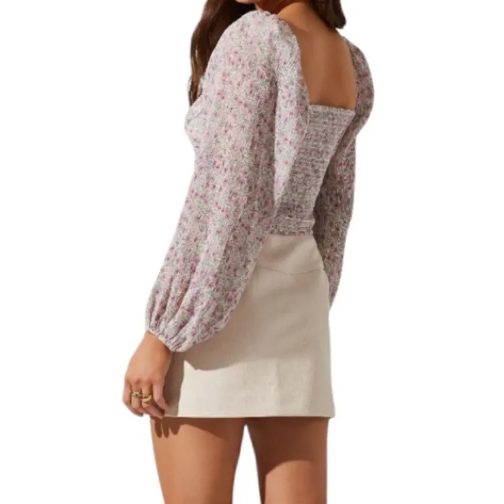 ASTR Crop Top Size XL Lavender Ditsy Plisse Floral Print  Puff Sleeve Cutout Top